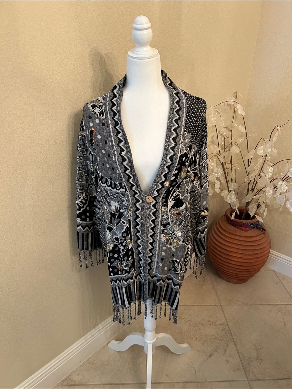 Ashley Taylor Lightweight Black & Gray Patterned Fringe Cardigan
